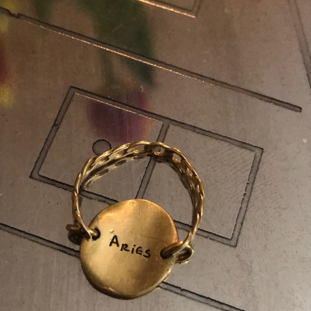 BCBG horoscope ring - Picture 2 of 4